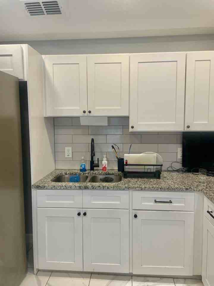 Avenue H - Photo 6 of 17