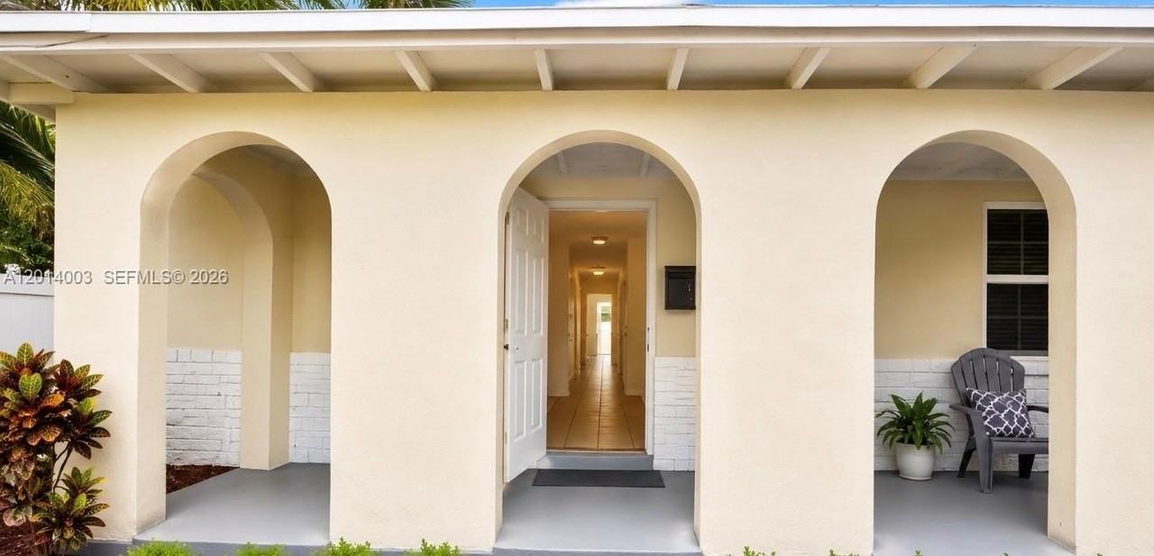 953 Sw 16th St - Photo 2 of 7
