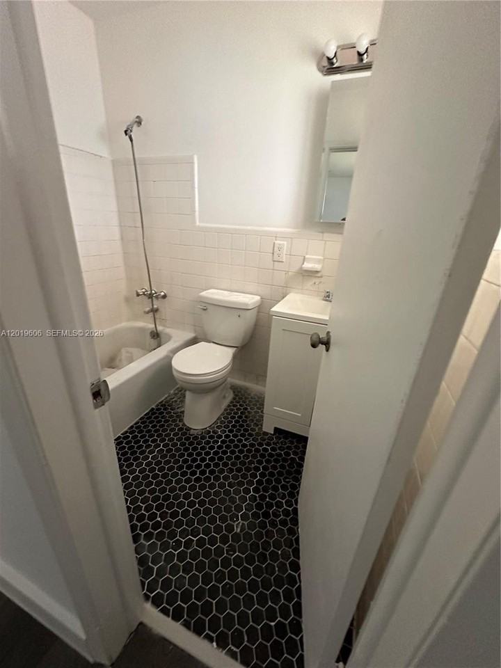 117 Se 2nd Ave #1 - Photo 6 of 10