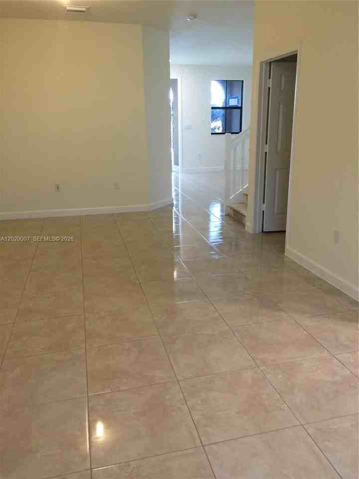 25122 Sw 115th Ave - Photo 2 of 19