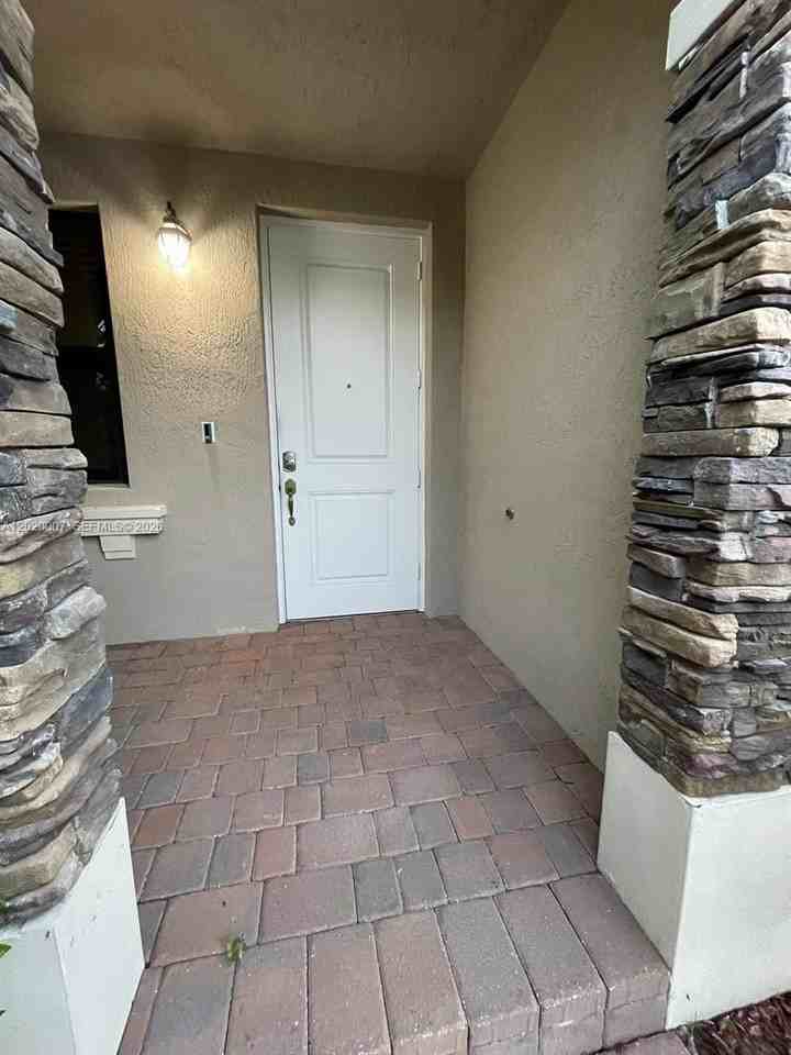 25122 Sw 115th Ave - Photo 4 of 19