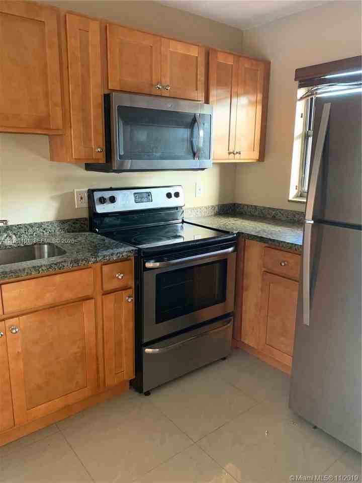 2313 W 60th St #C206 - Photo 3 of 25