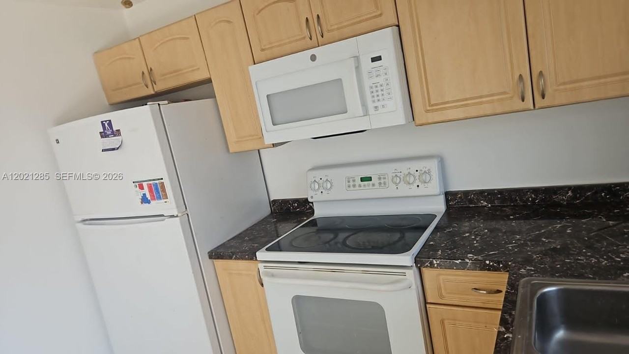 5300 Nw 18th Ct #4I - Photo 6 of 18