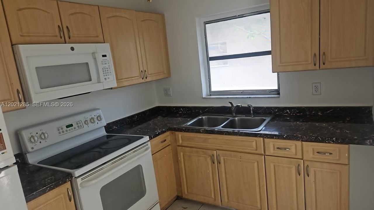 5300 Nw 18th Ct #4I - Photo 7 of 18