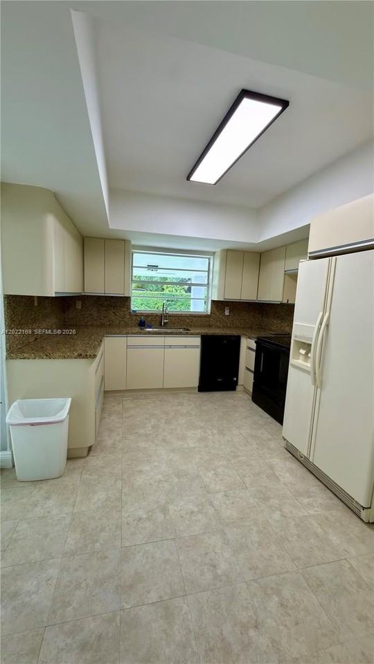 7700 Sw 52nd Ct - Photo 5 of 18