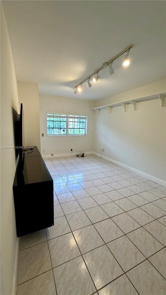 7700 Sw 52nd Ct - Photo 6 of 18