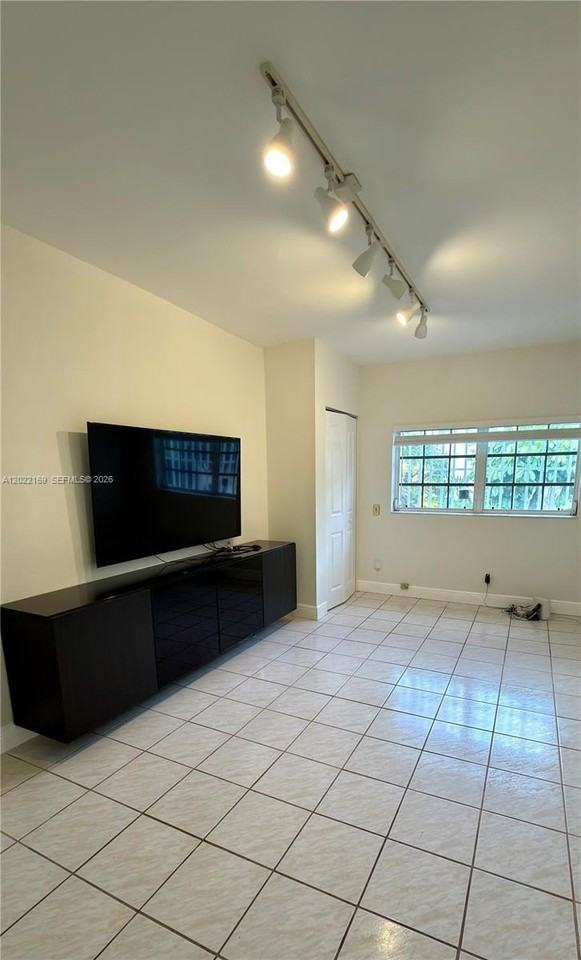 7700 Sw 52nd Ct - Photo 7 of 18