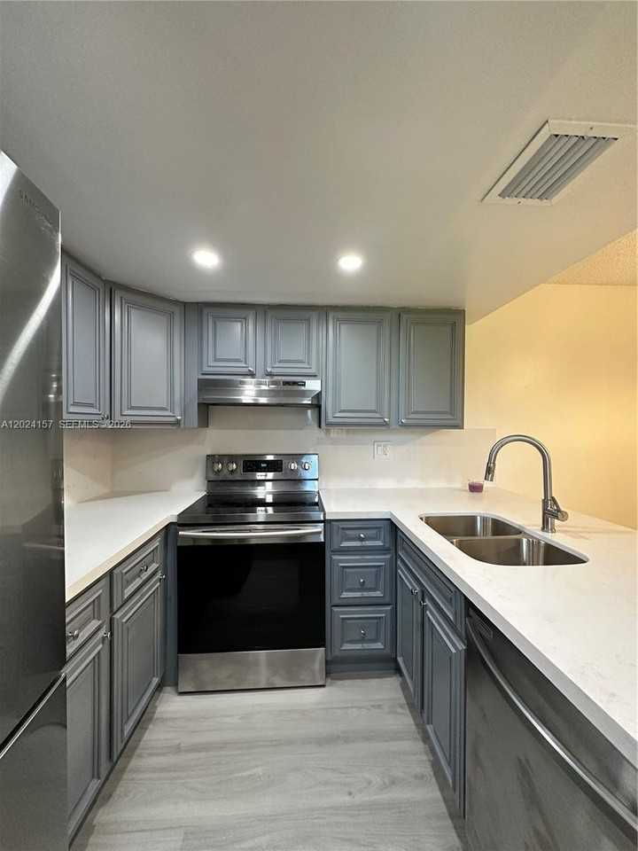 10813 Nw 7th St #5-11 - Photo 5 of 17