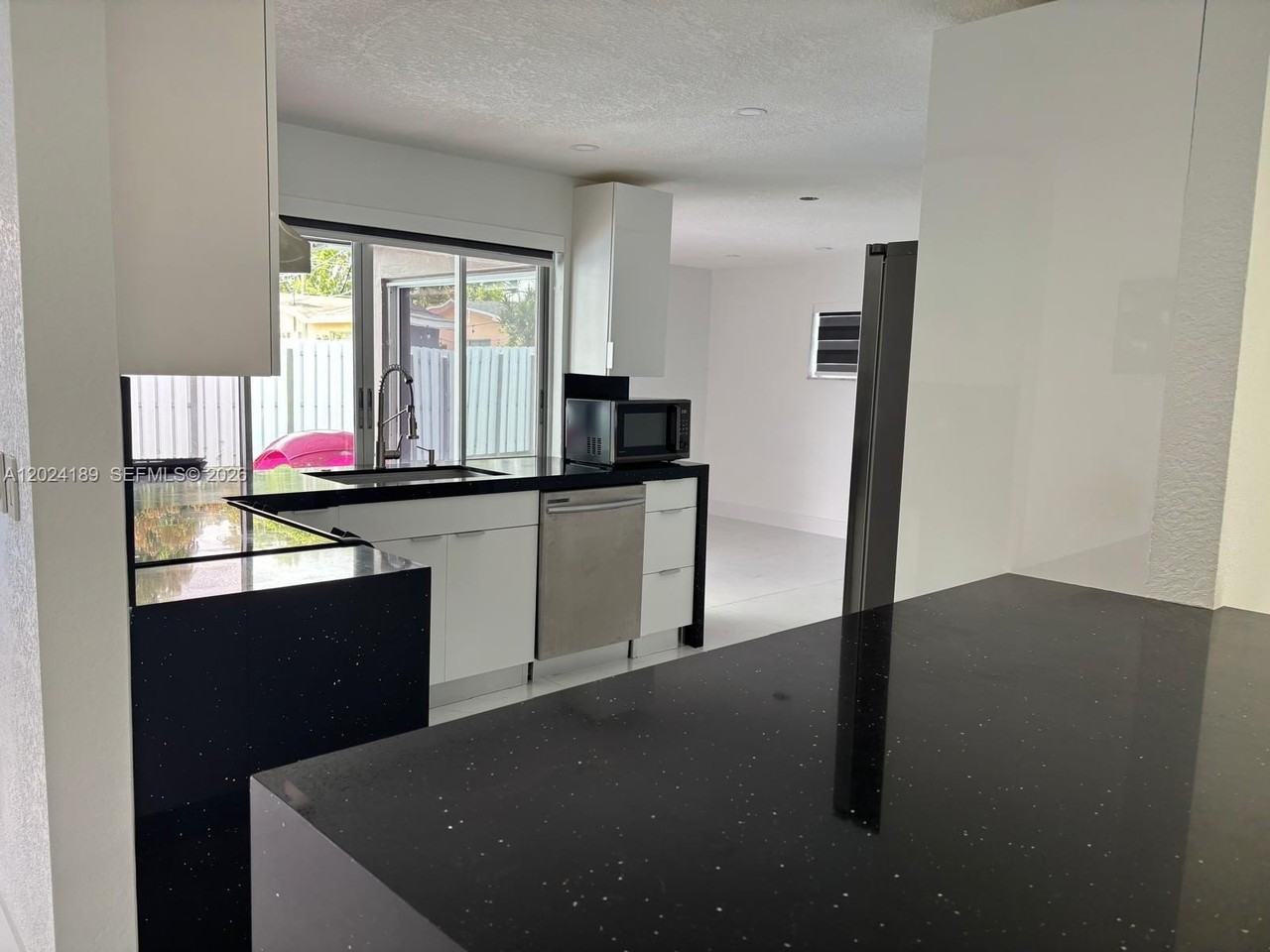 8460 Nw 21st St - Photo 6 of 22