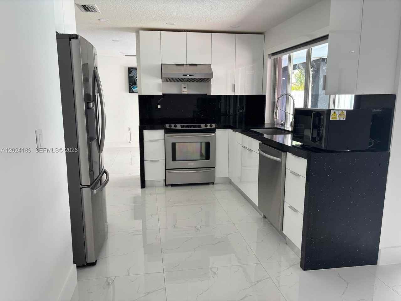 8460 Nw 21st St - Photo 7 of 22