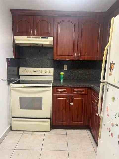 666 W 81st St #103