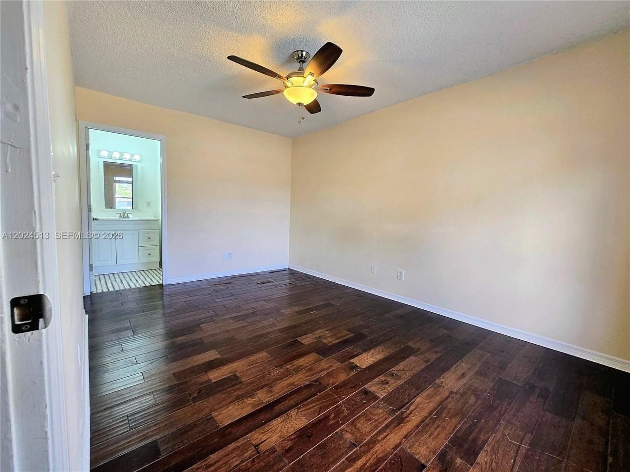 854 Sw 8th Pl - Photo 4 of 28
