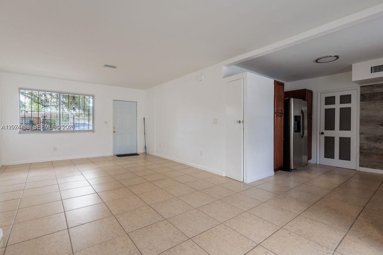 1301 Ne 153rd St #1301 - Photo 5 of 17