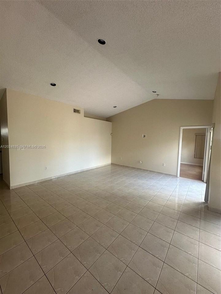 16280 Sw 77th Ter - Photo 2 of 19