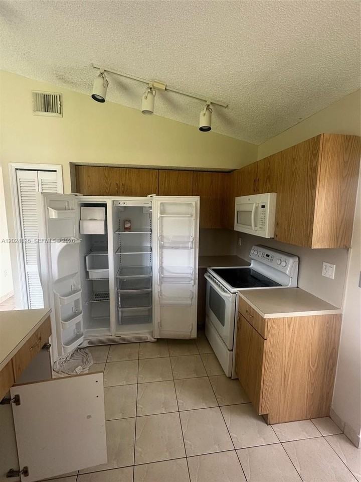 16280 Sw 77th Ter - Photo 6 of 19