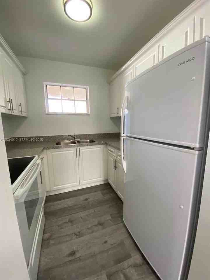 2460 Taylor St #1C - Photo 7 of 35