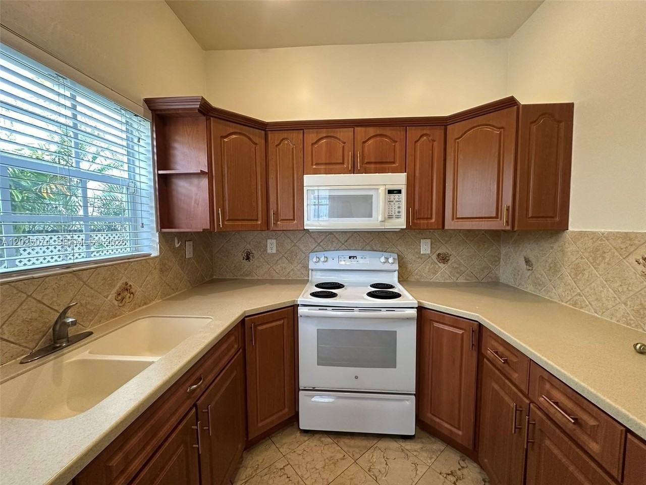 2328 Sw 17th St #1 - Photo 4 of 15