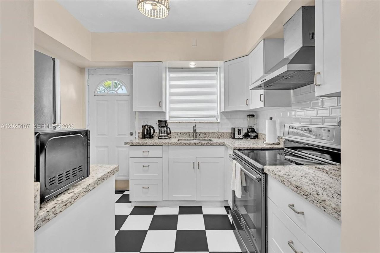 10002 E Bay Harbor Dr #2 - Photo 5 of 18