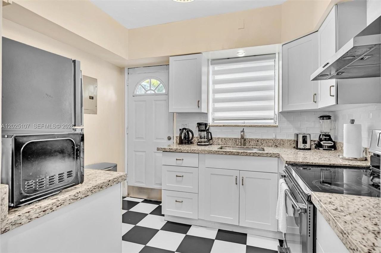 10002 E Bay Harbor Dr #2 - Photo 6 of 18