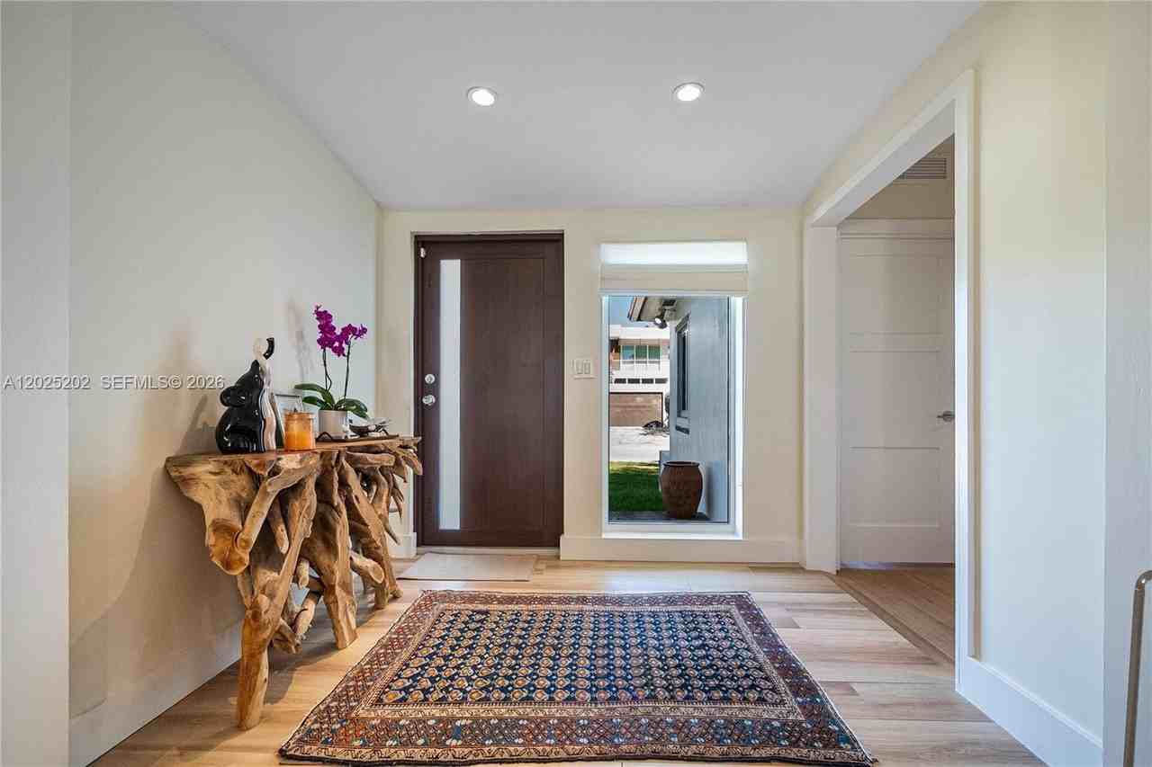 1260 99th St - Photo 3 of 16