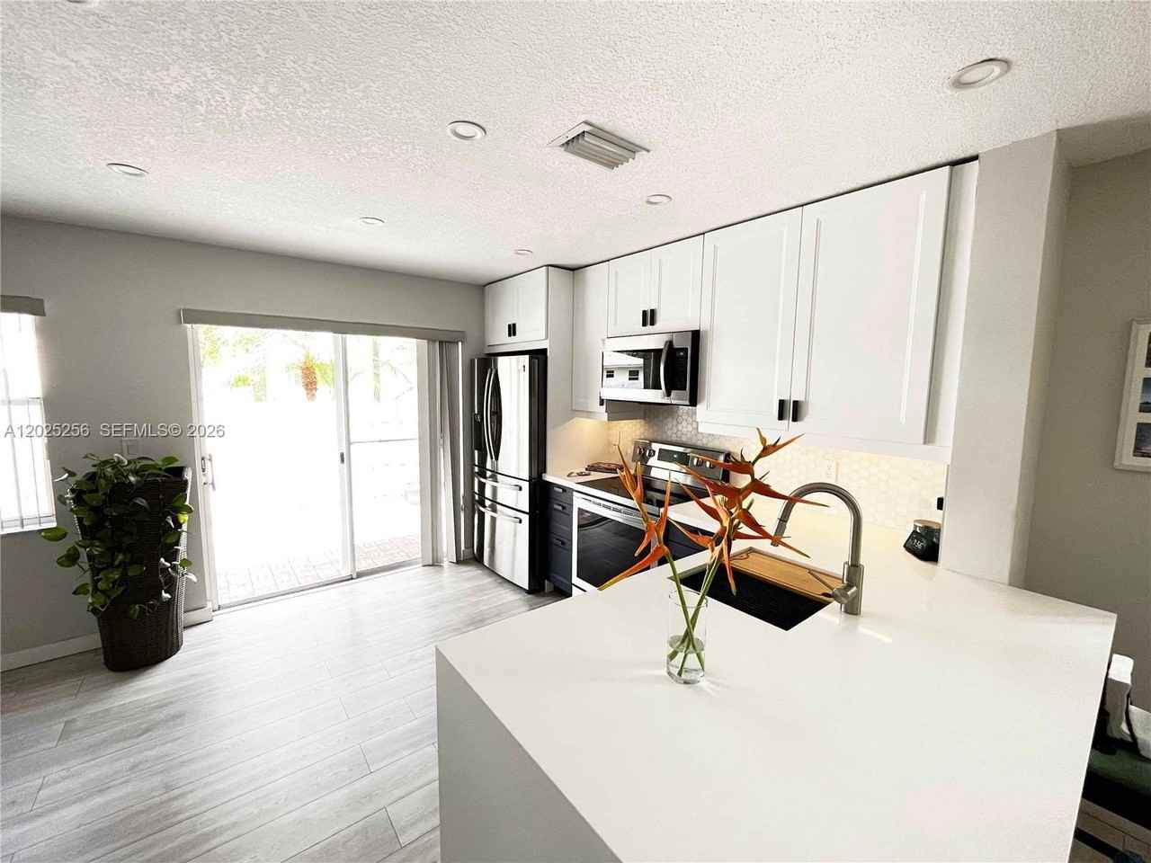 9832 Nw 9th Ct - Photo 5 of 32