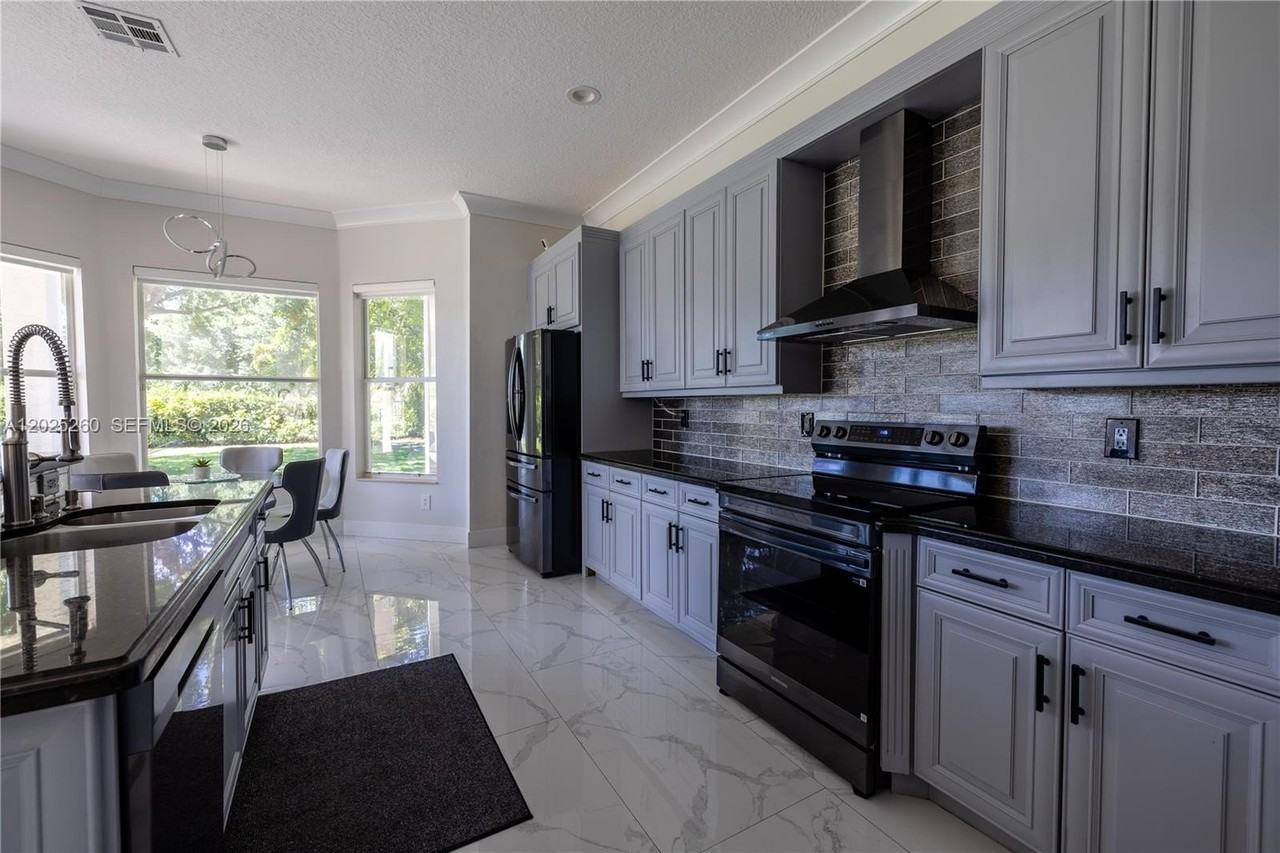 8904 Maple Hill Ct #0 - Photo 3 of 45