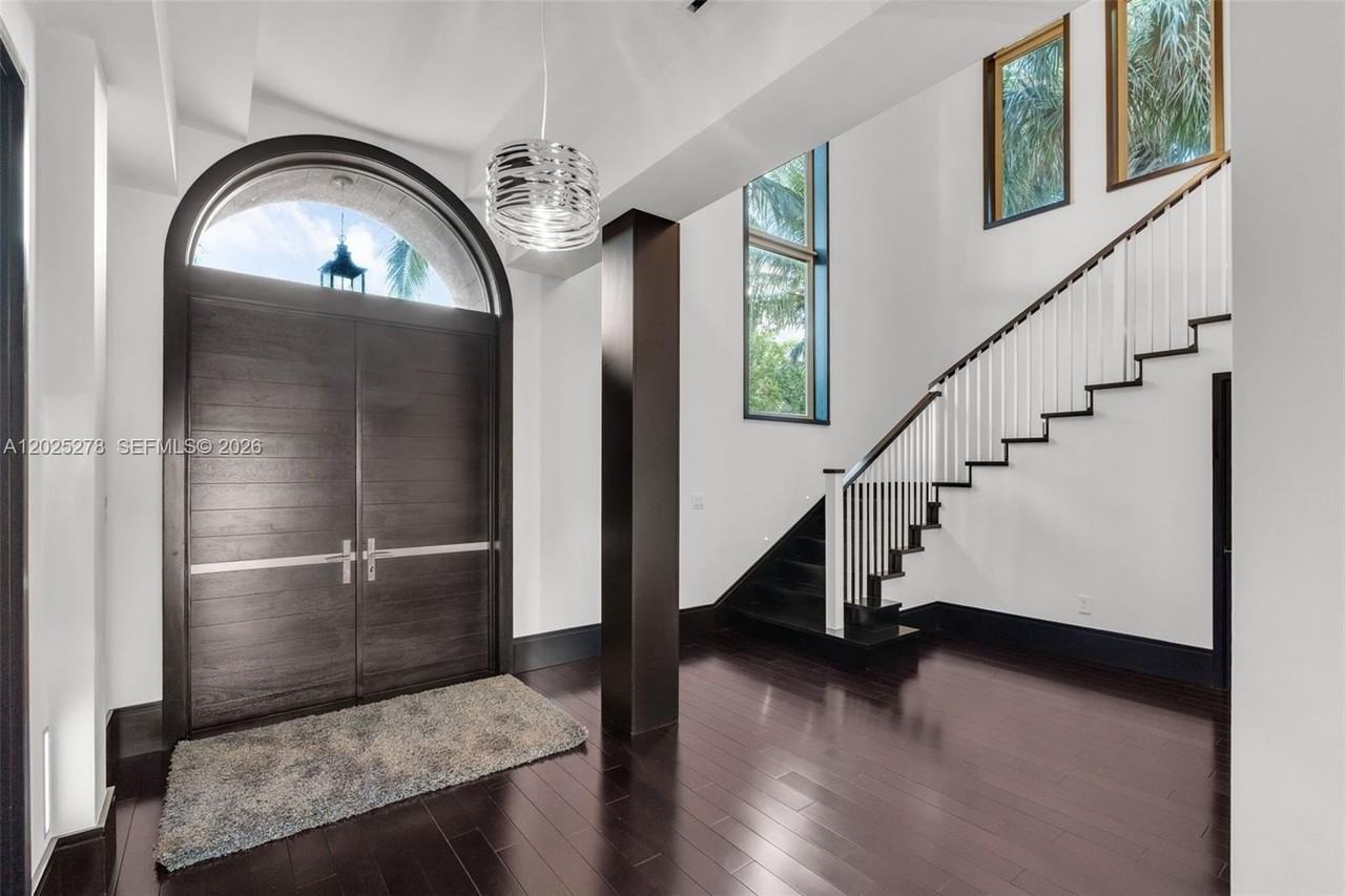 760 S Mashta Dr - Photo 4 of 50