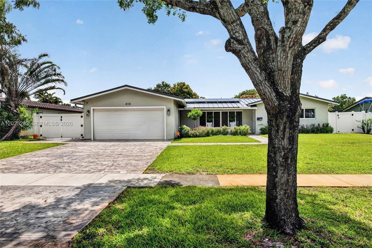 410 Sw 55th Ave - Photo 4 of 46