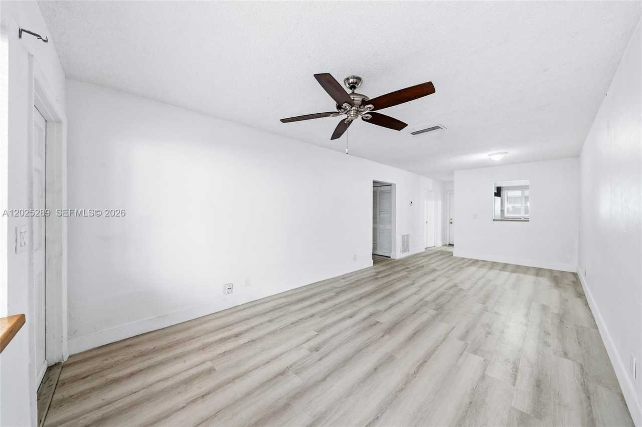 446 Sw 4th Ave #2 - Photo 2 of 13
