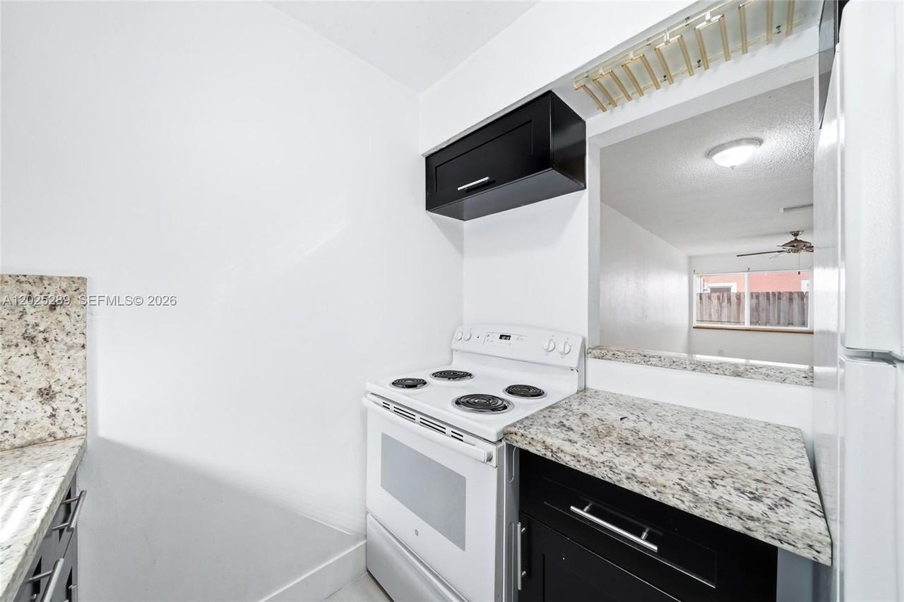446 Sw 4th Ave #2 - Photo 5 of 13