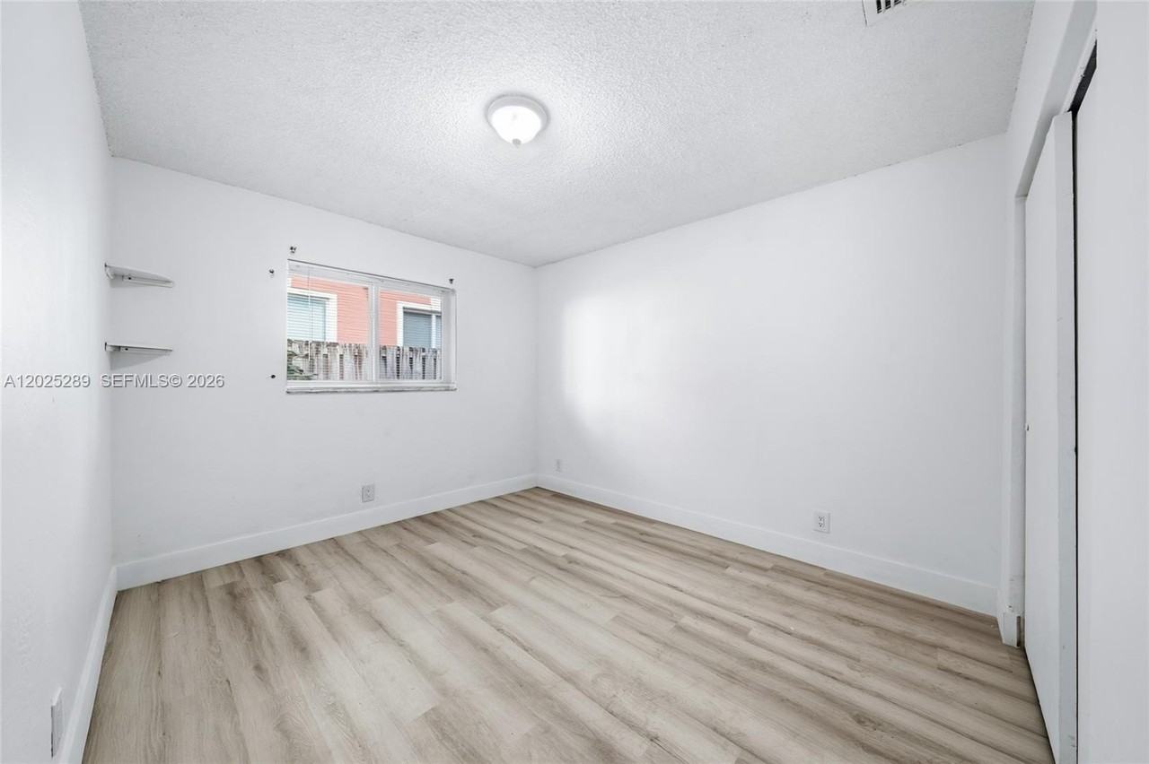 446 Sw 4th Ave #2 - Photo 7 of 13
