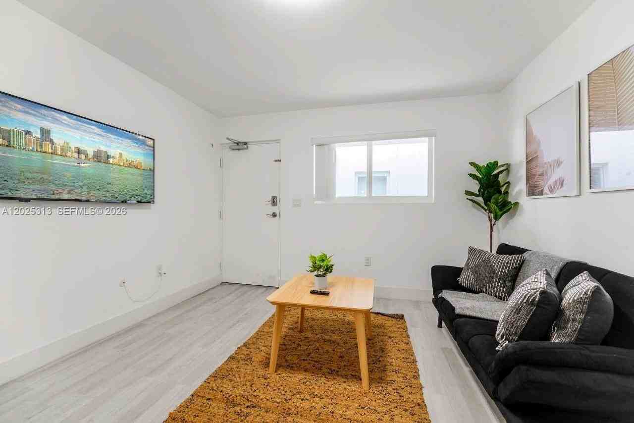 1029 Nw 3rd St #301 - Photo 3 of 11