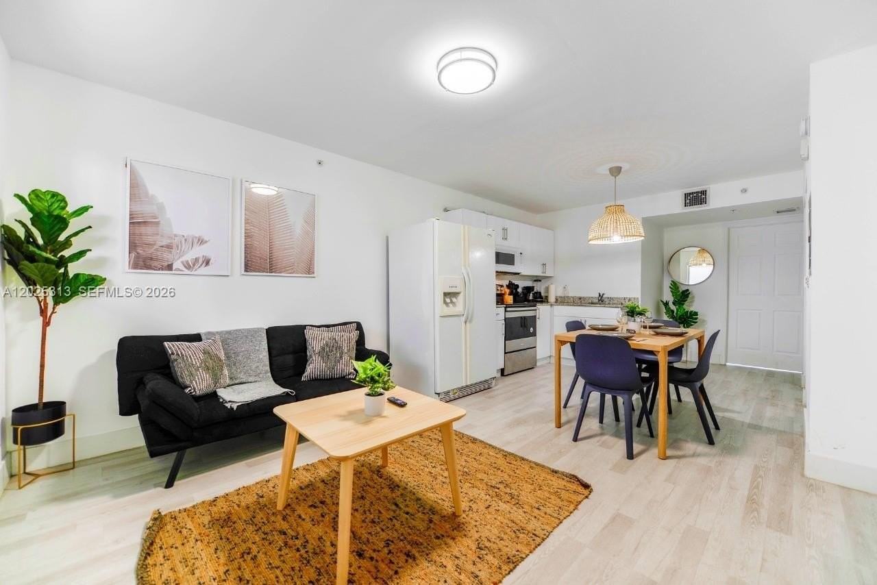 1029 Nw 3rd St #301 - Photo 4 of 11
