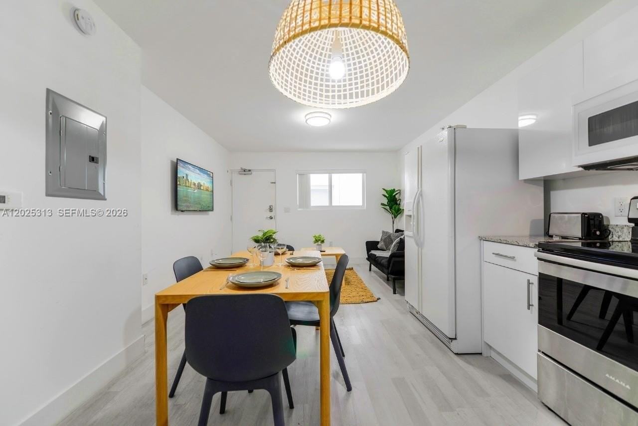 1029 Nw 3rd St #301 - Photo 5 of 11