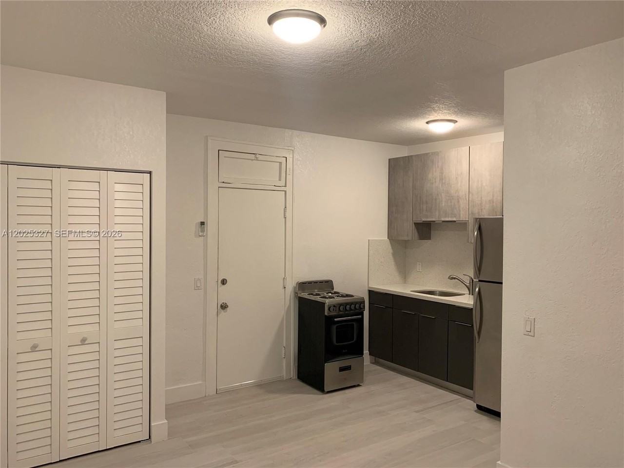 712 Sw 56th Ave #4B - Photo 6 of 9