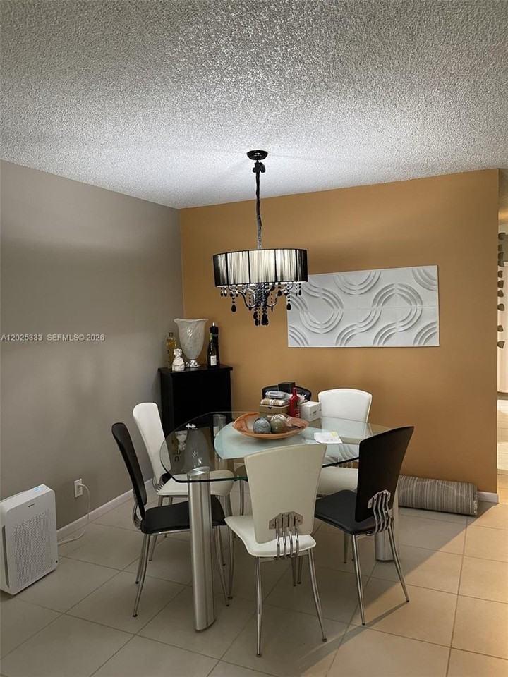 1640 Nw 19th Ter #103 - Photo 4 of 13