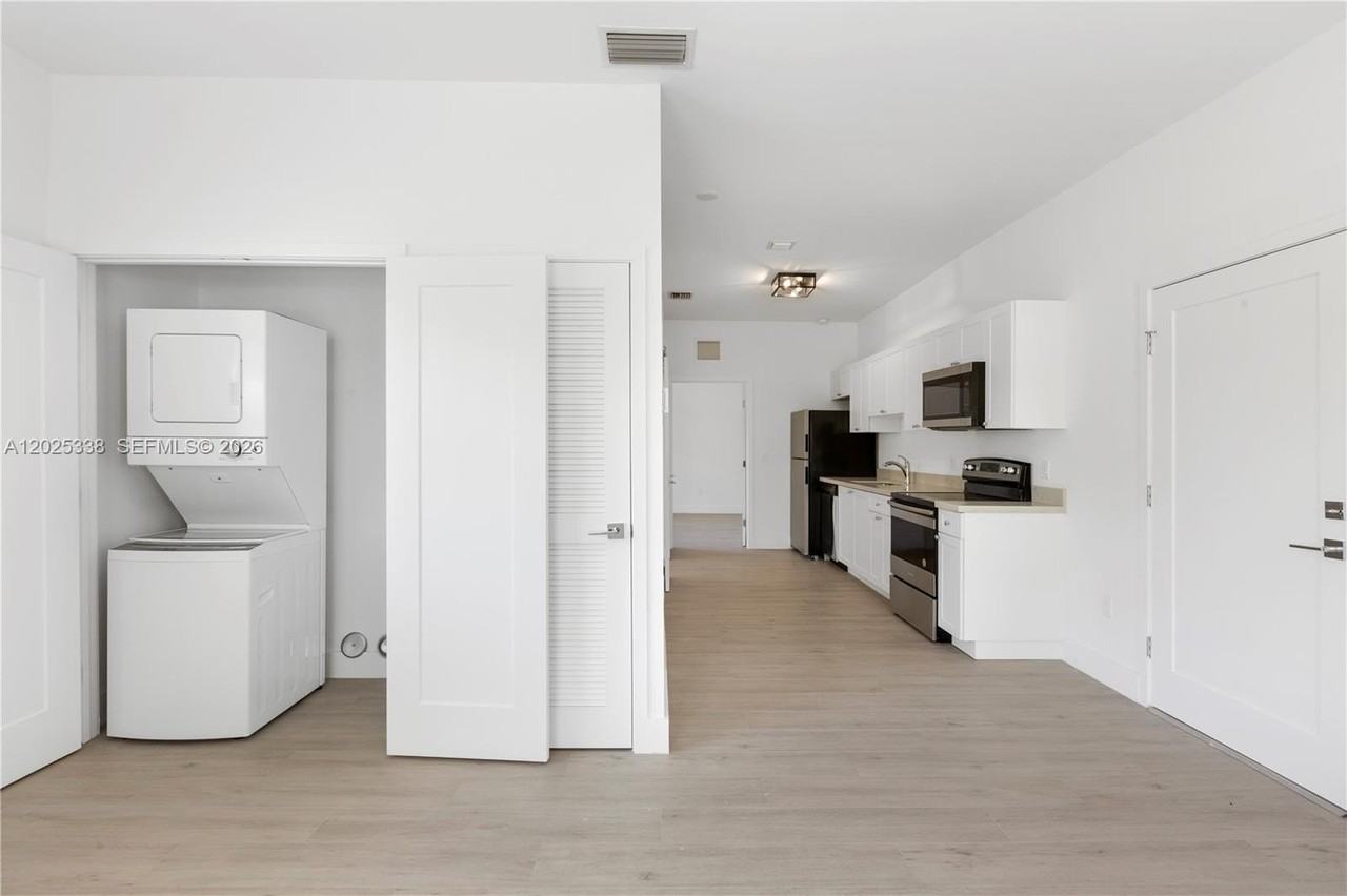 628 Santander Ave #3 - Photo 6 of 39