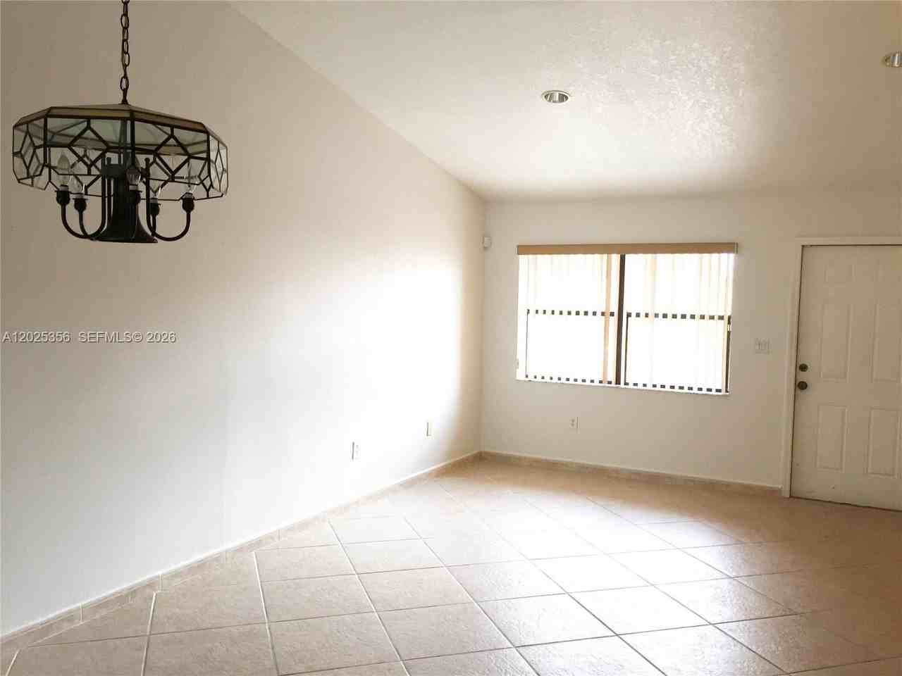 15570 Sw 76th Ln - Photo 2 of 13