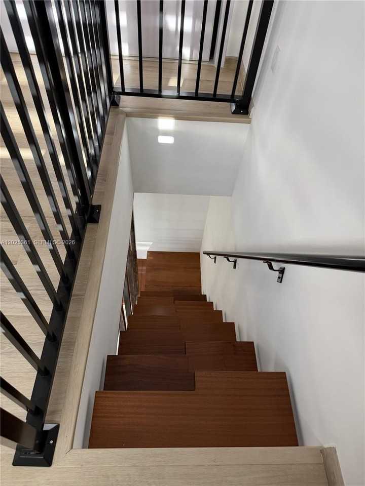 954 Nw 8th St #5 - Photo 2 of 6
