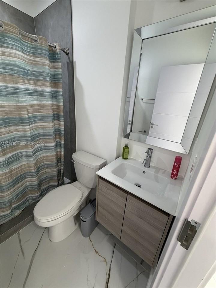 954 Nw 8th St #5 - Photo 4 of 6