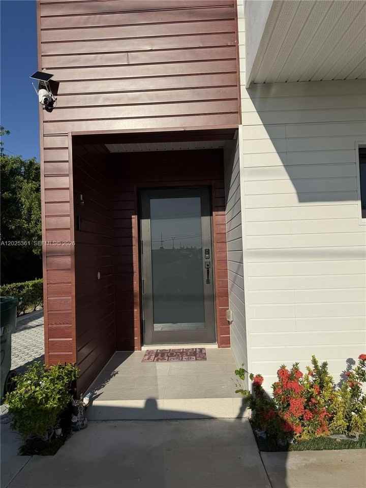 954 Nw 8th St #5 - Photo 5 of 6
