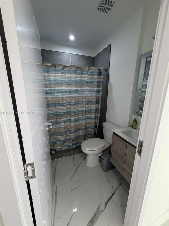 954 Nw 8th St #5 - Photo 6 of 6
