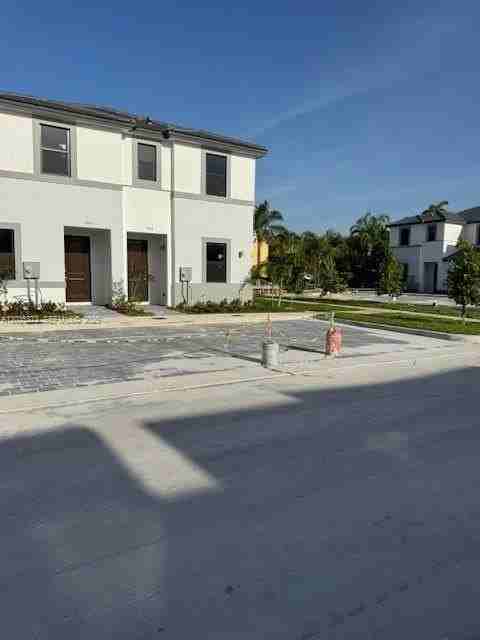 48 Nw 10th St #48D - Photo 2 of 20