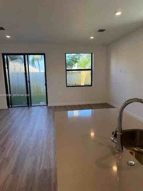 1026 Nw 1st Ave #1026C - Photo 7 of 20