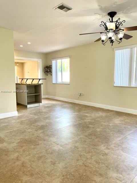 720 N 64th Ave - Photo 6 of 26