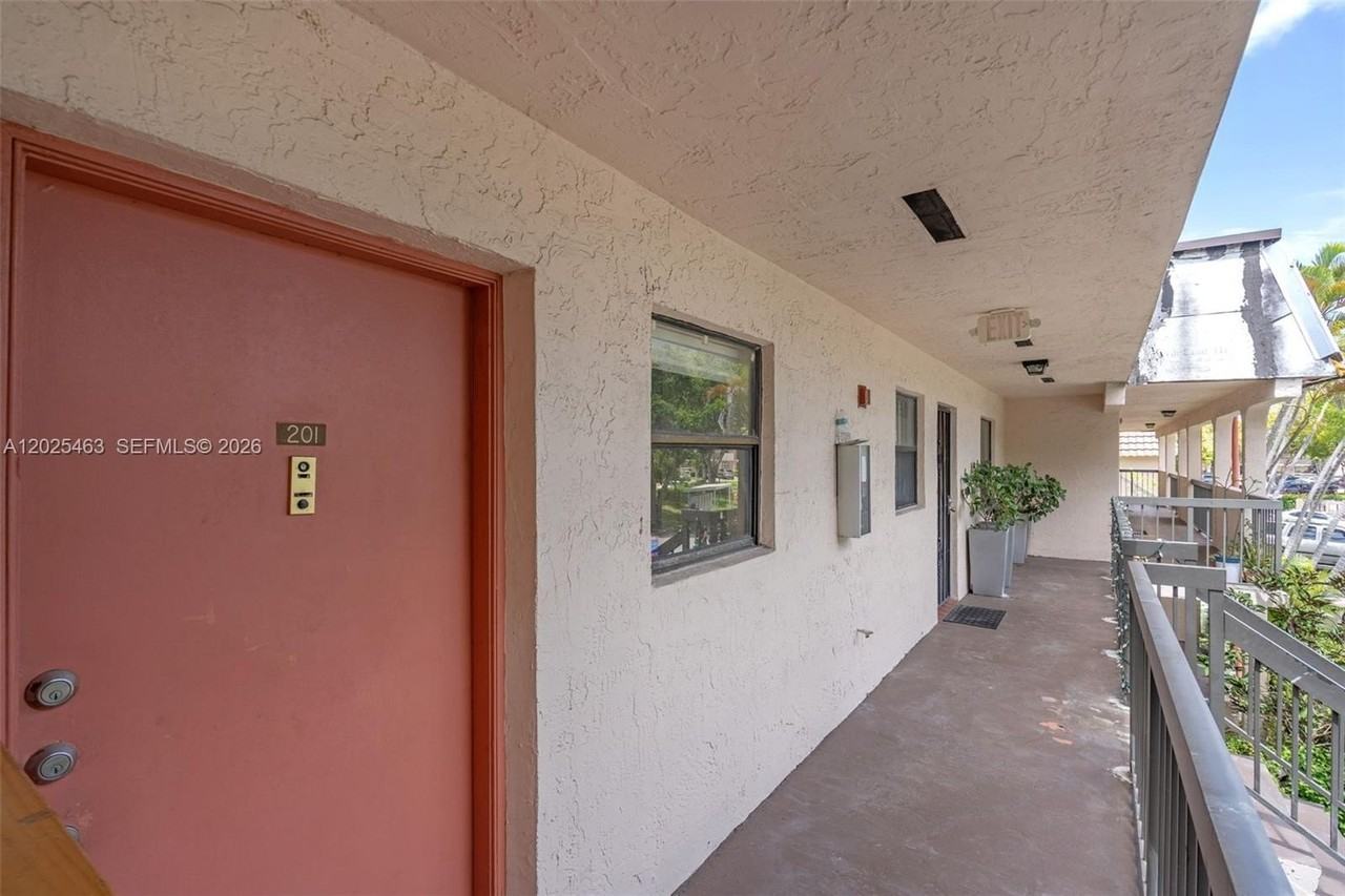 841 Ne 207th Ln #3-201 - Photo 2 of 24