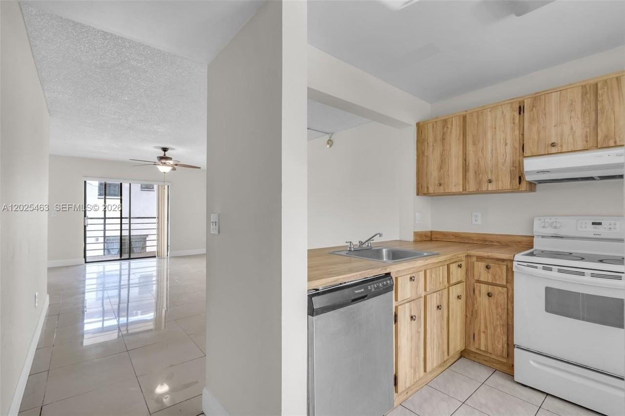 841 Ne 207th Ln #3-201 - Photo 3 of 24
