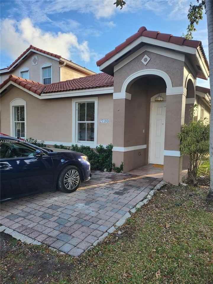 27310 Sw 138th Ct #27310 - Photo 4 of 11