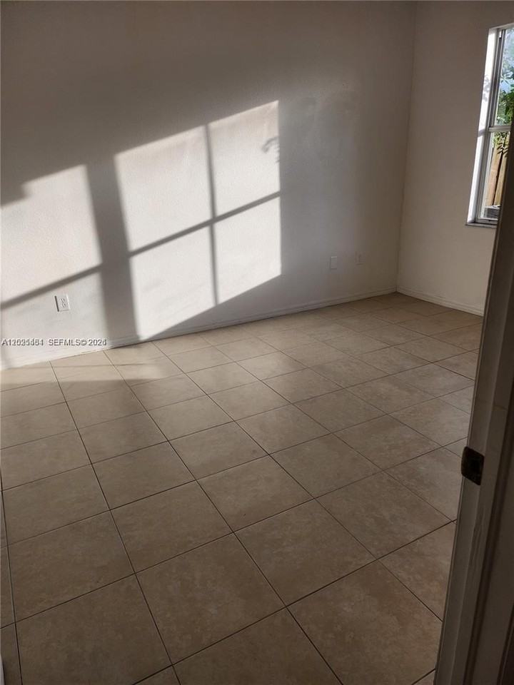 27310 Sw 138th Ct #27310 - Photo 7 of 11