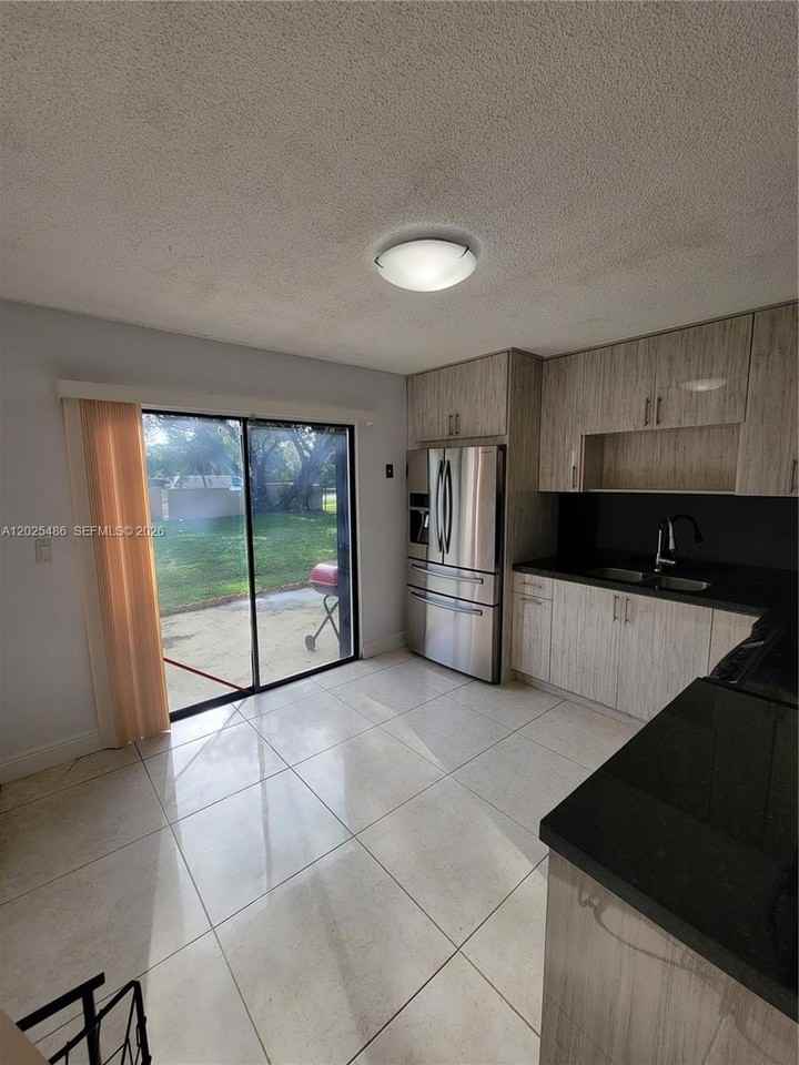 3504 Nw 111th Ave #3504 - Photo 4 of 18